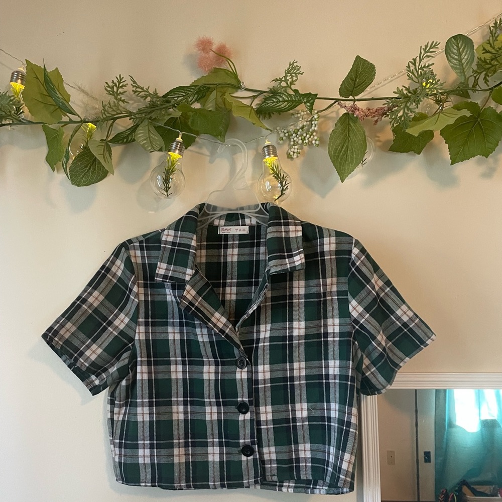Green Plaid button-up crop top🌱✨